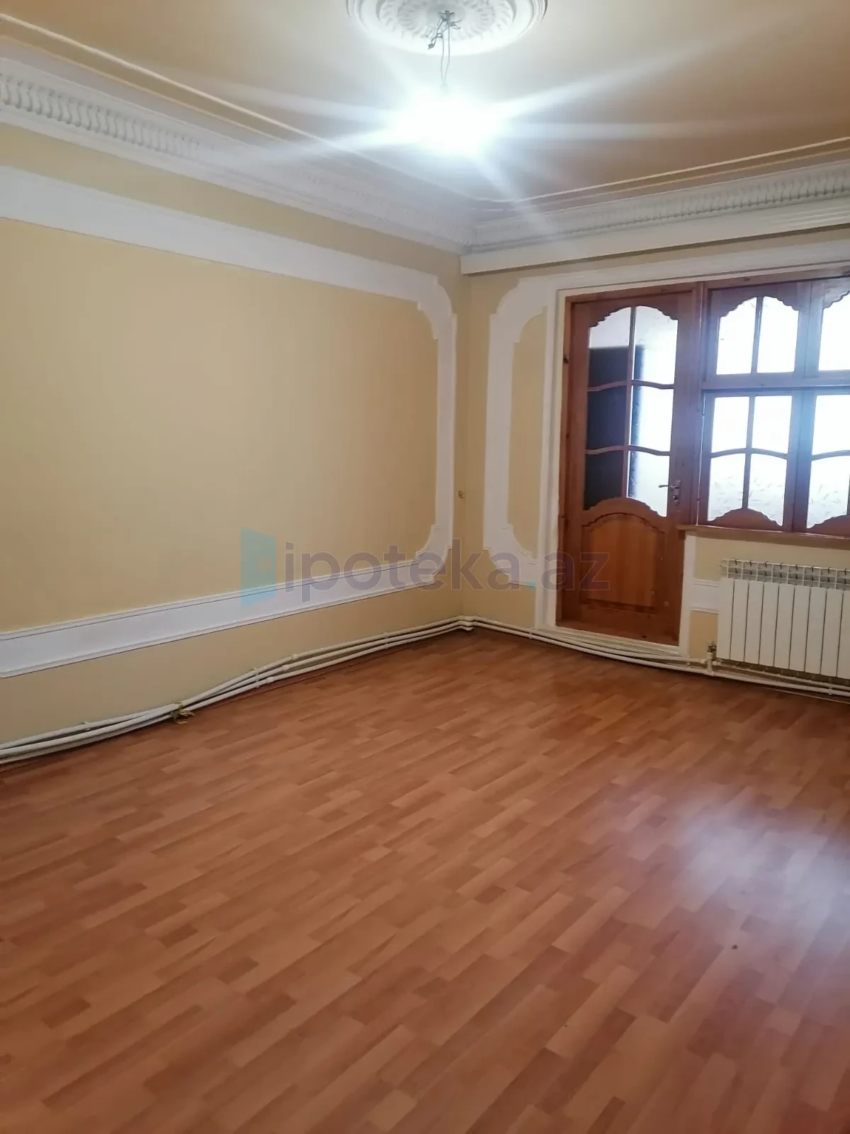 Satılır 2 otaqlı köhnə tikili 70 m²