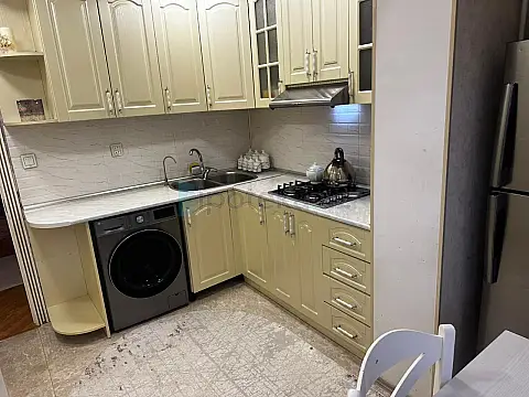 Satılır 4 otaqlı köhnə tikili 110 m²