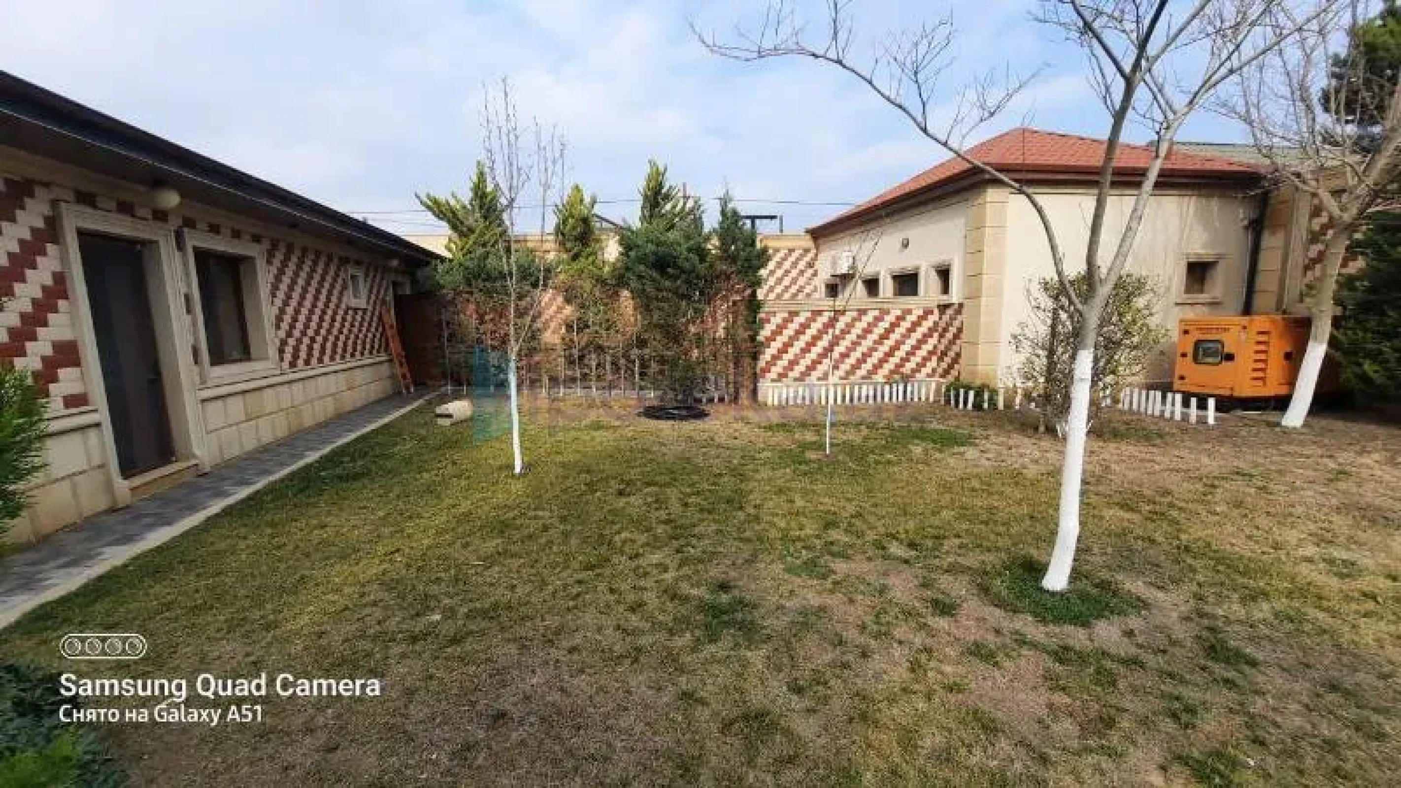 Satılır 5 otaqlı həyət evi 450 m²