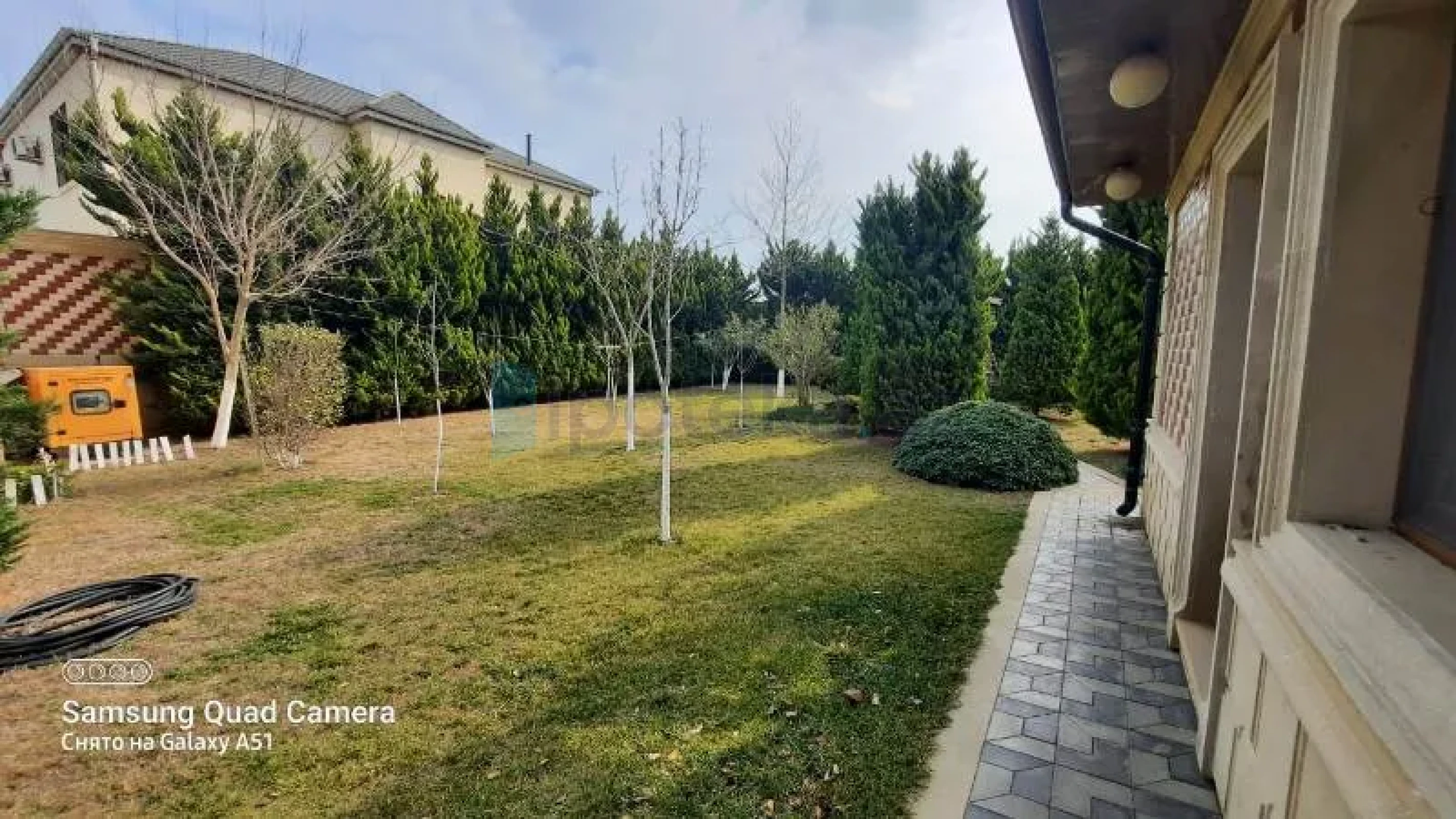 Satılır 5 otaqlı həyət evi 450 m²