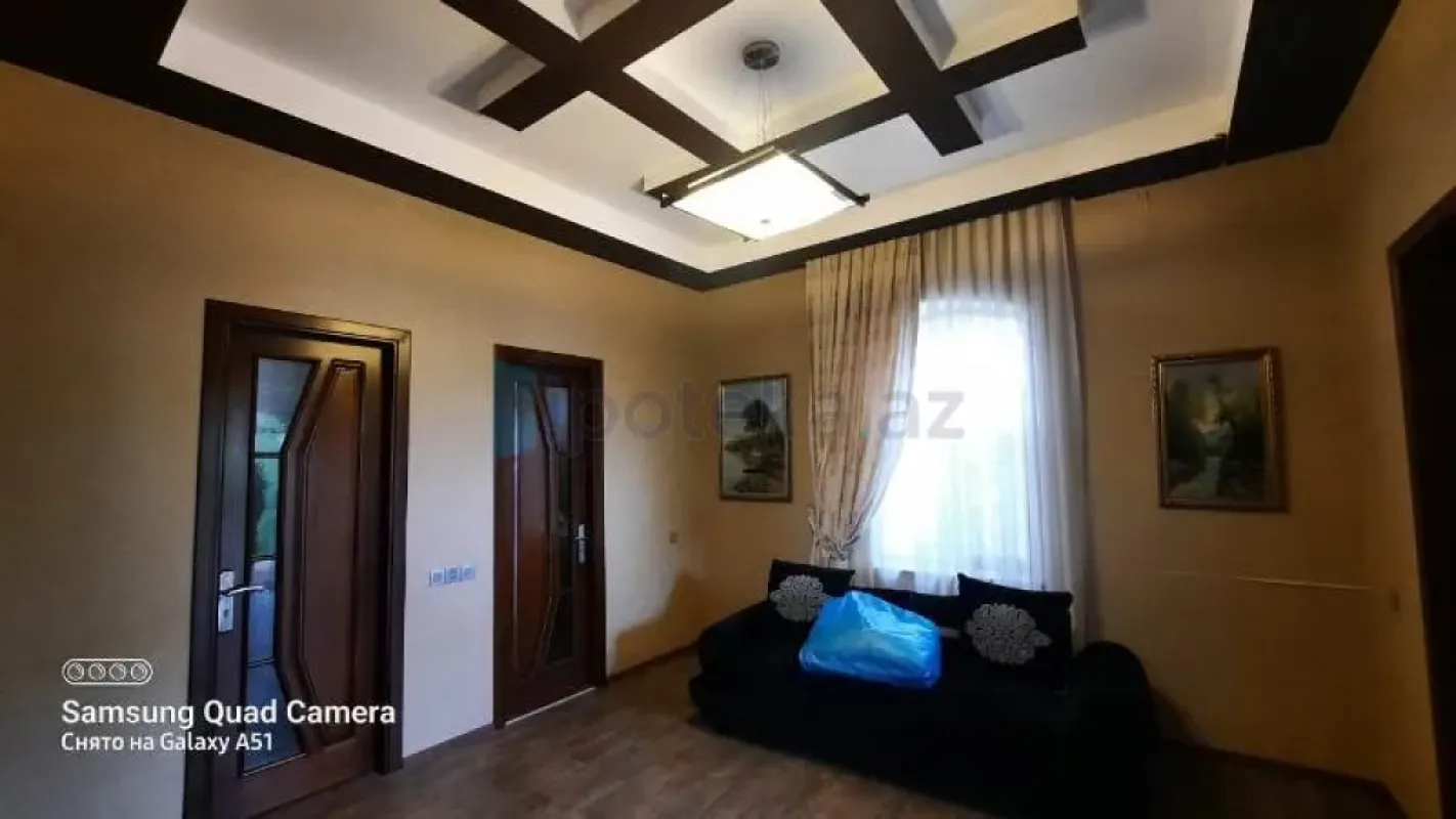 Satılır 5 otaqlı həyət evi 450 m²