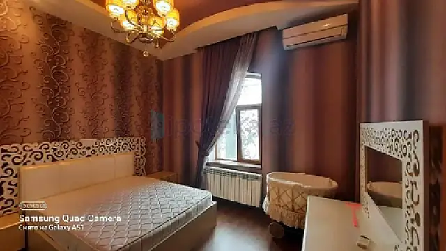 Satılır 5 otaqlı həyət evi 450 m²