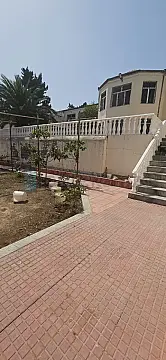 Satılır 8 otaqlı həyət evi 350 m²