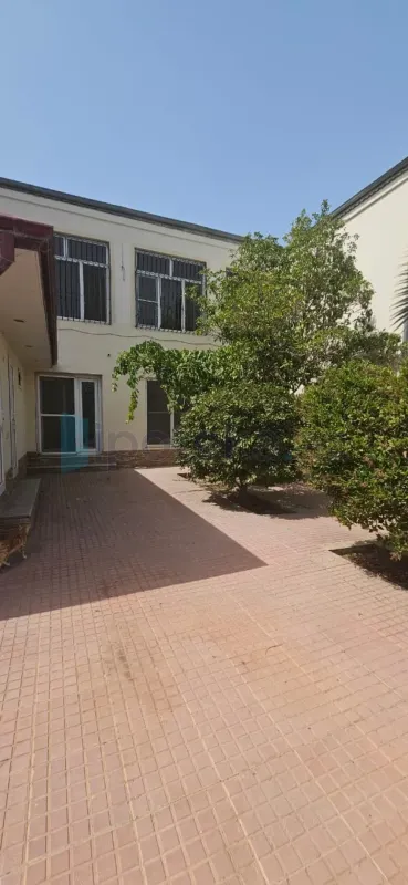 Satılır 8 otaqlı həyət evi 350 m²
