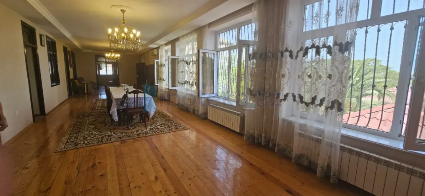 Satılır 8 otaqlı həyət evi 350 m²