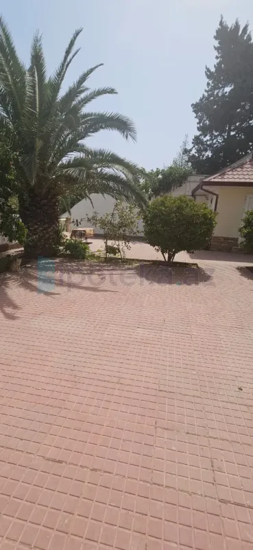 Satılır 8 otaqlı həyət evi 350 m²