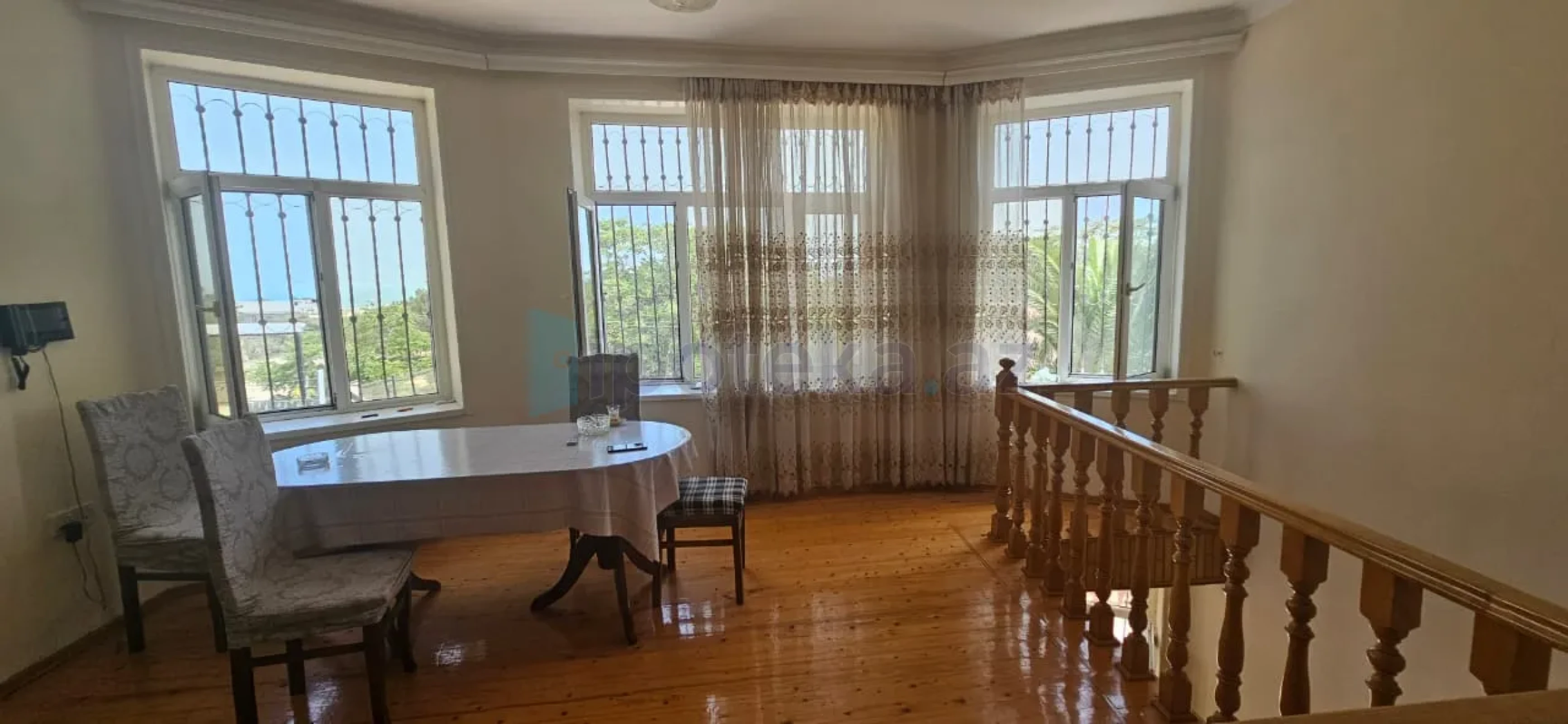 Satılır 8 otaqlı həyət evi 350 m²