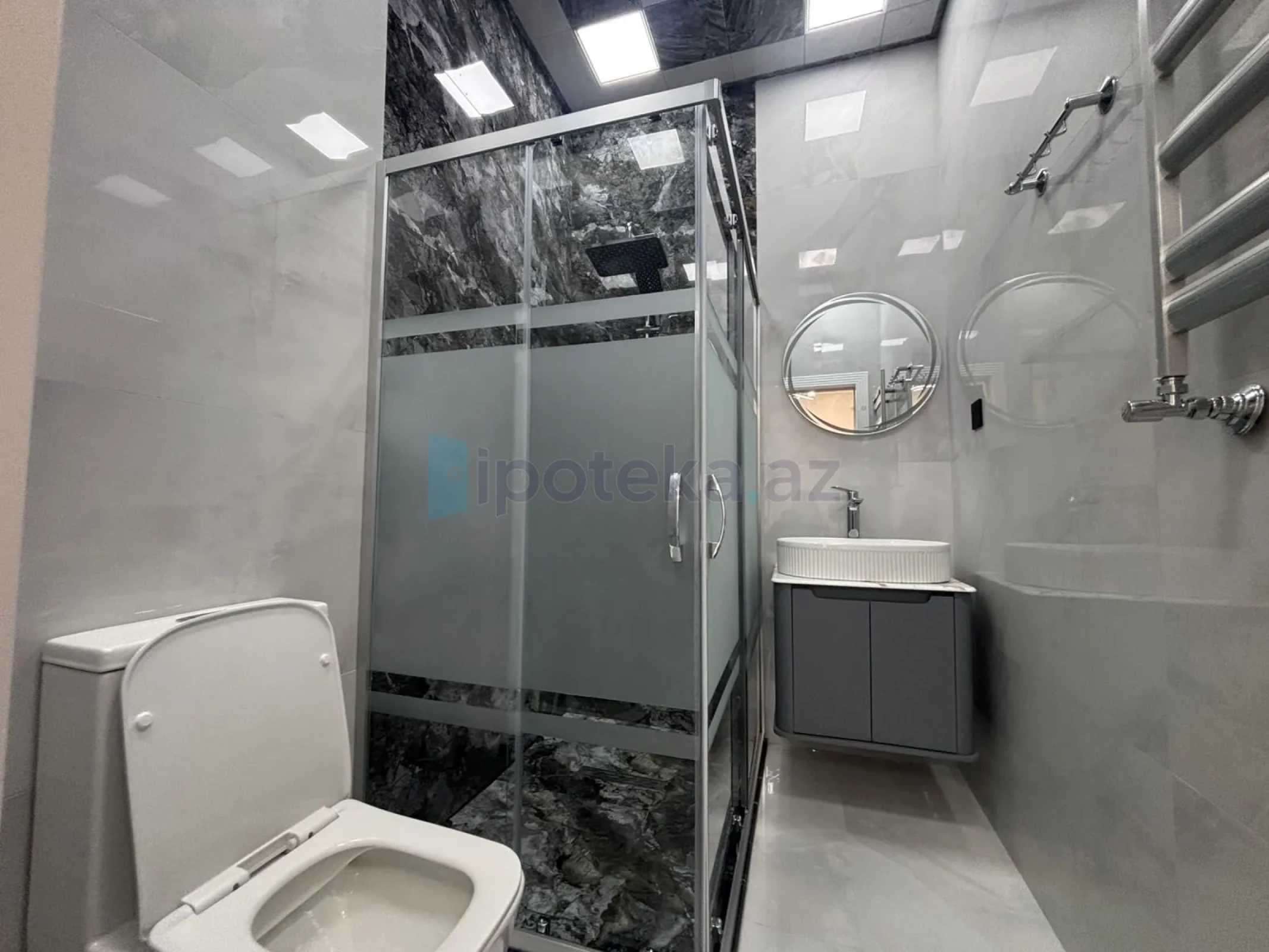 Satılır 4 otaqlı mənzil 155 m²