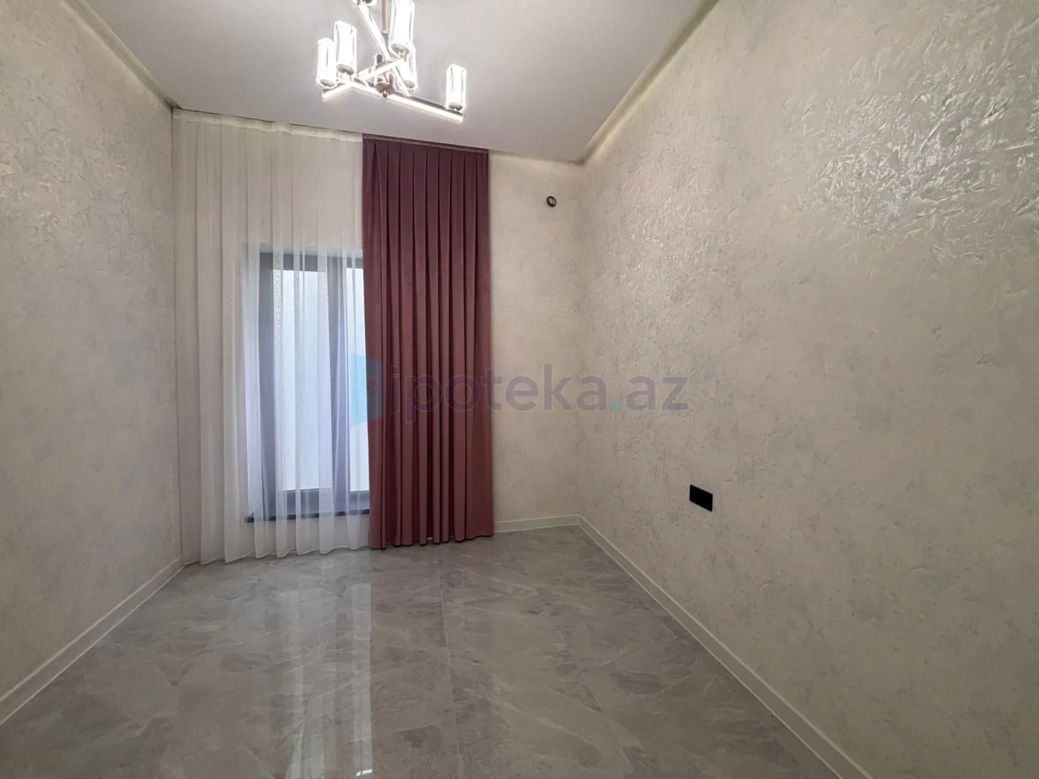 Satılır 4 otaqlı mənzil 155 m²