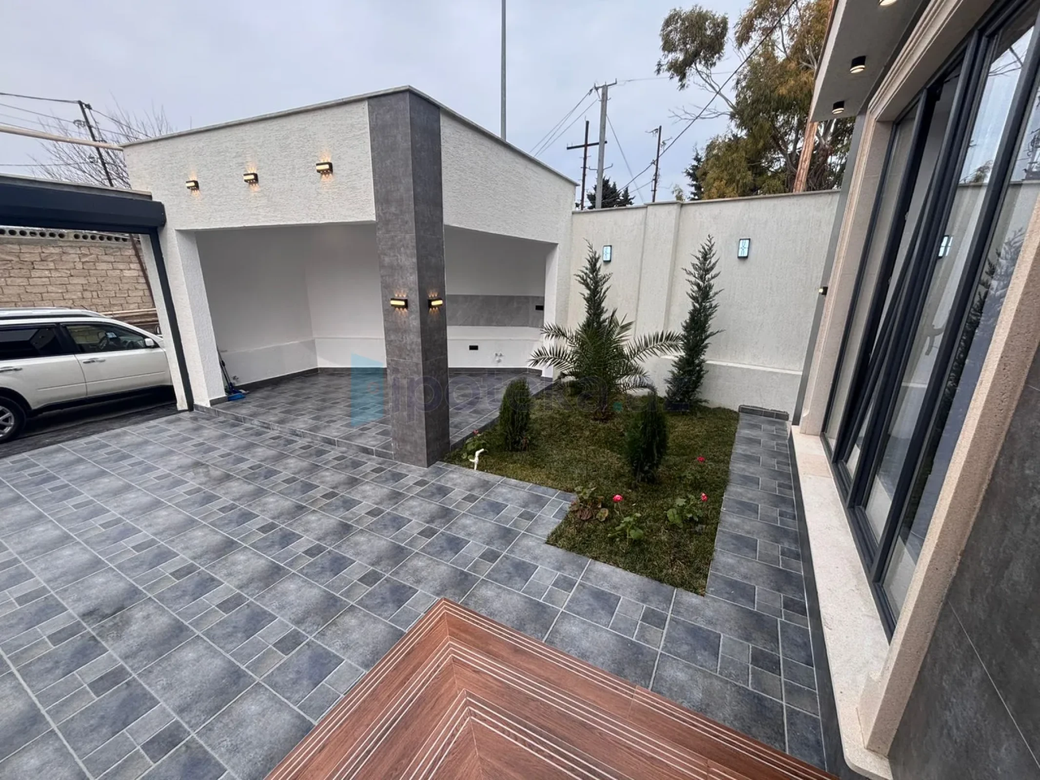 Satılır 4 otaqlı mənzil 155 m²