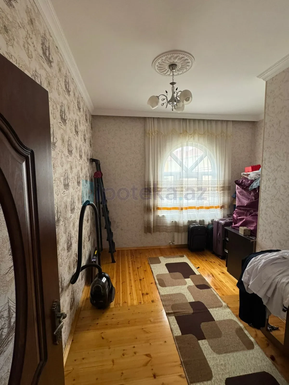 Satılır 7 otaqlı həyət evi 175.2 m²