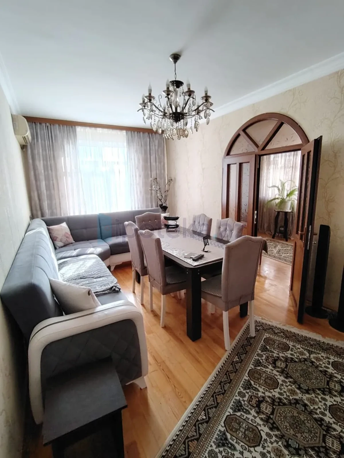 Satılır 4 otaqlı köhnə tikili 95 m²