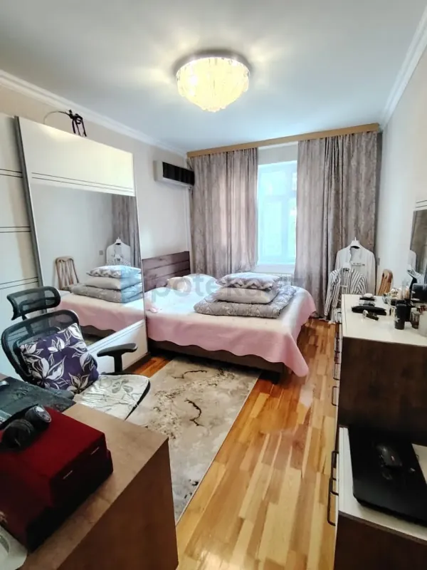 Satılır 4 otaqlı köhnə tikili 95 m²