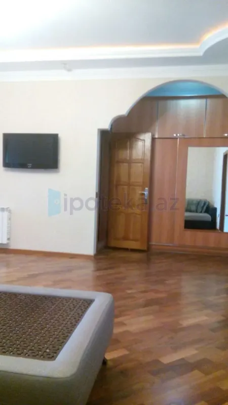 Satılır 3 otaqlı köhnə tikili 100 m²