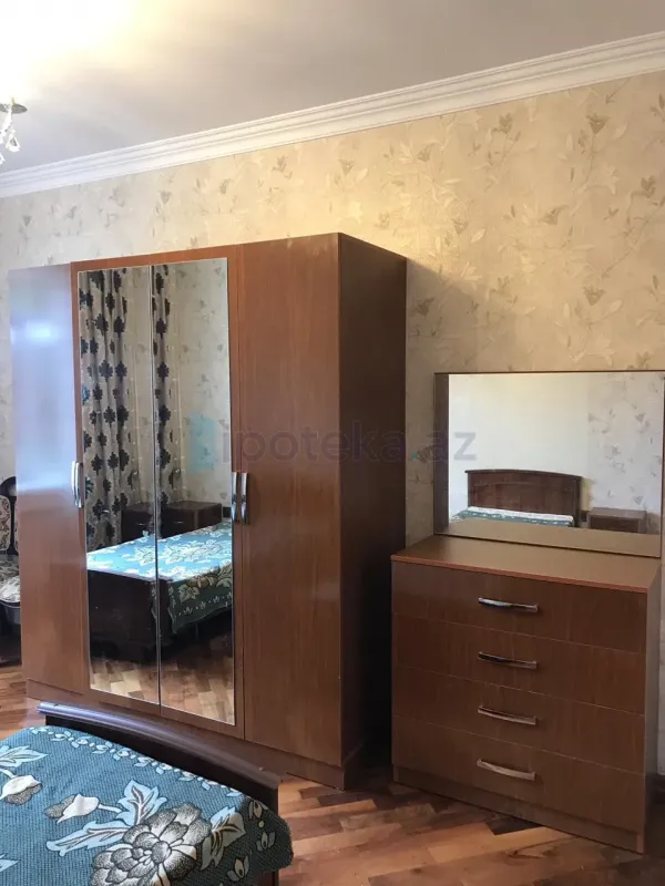 Satılır 3 otaqlı köhnə tikili 100 m²