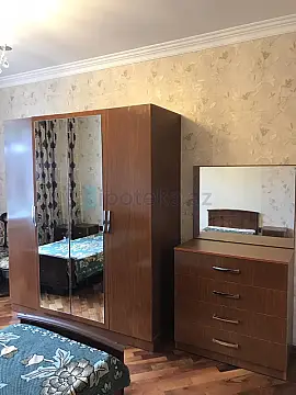 Satılır 3 otaqlı köhnə tikili 100 m²