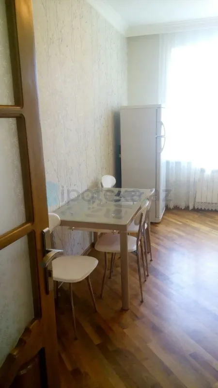 Satılır 3 otaqlı köhnə tikili 100 m²