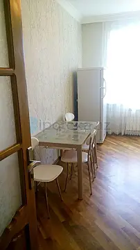 Satılır 3 otaqlı köhnə tikili 100 m²