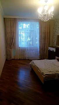 Satılır 3 otaqlı köhnə tikili 100 m²