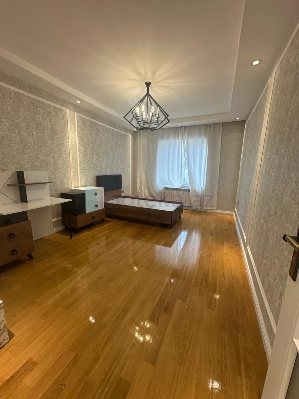 Satılır 3 otaqlı köhnə tikili 95 m²