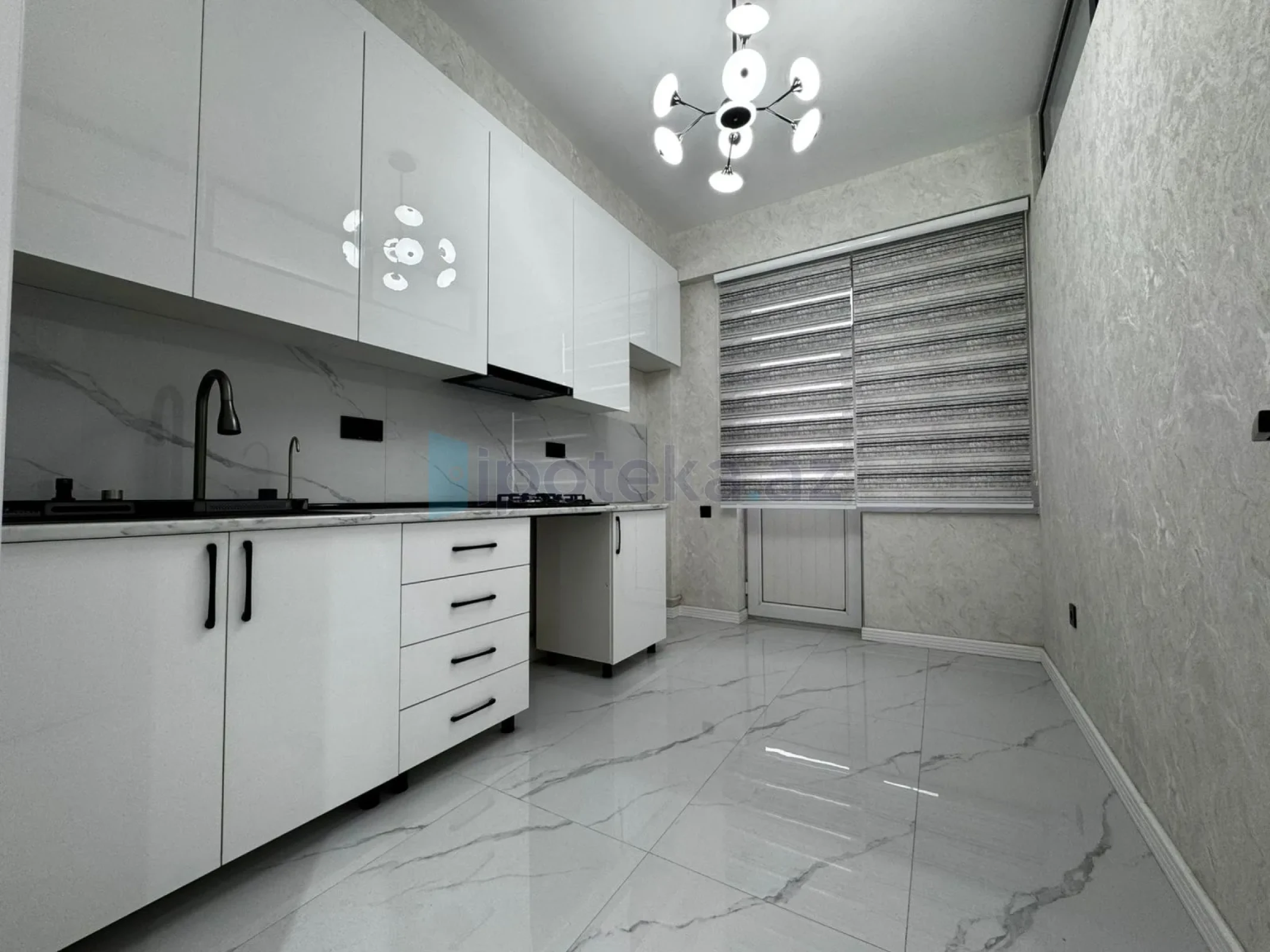 Satılır 3 otaqlı yeni tikili 98 m²