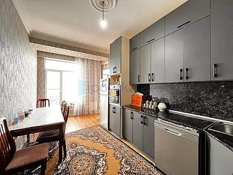 Satılır 3 otaqlı yeni tikili 110 m²