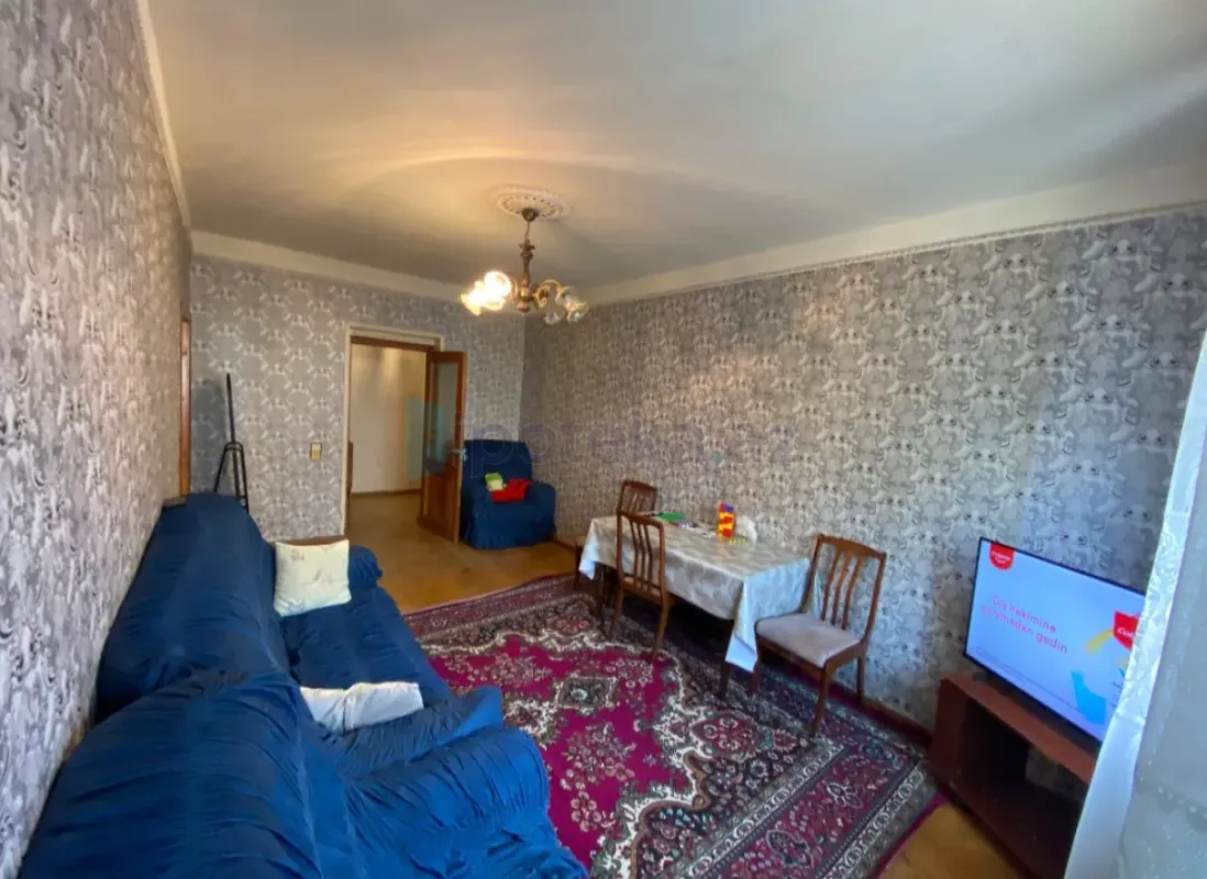 Satılır 4 otaqlı köhnə tikili 100 m²