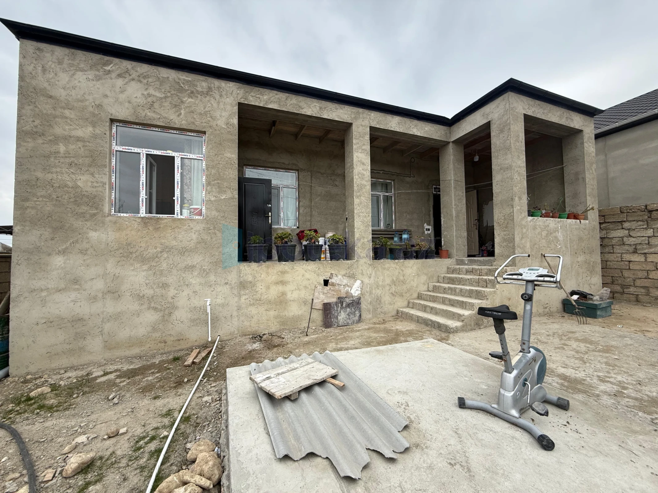 Satılır 4 otaqlı həyət evi 100 m²