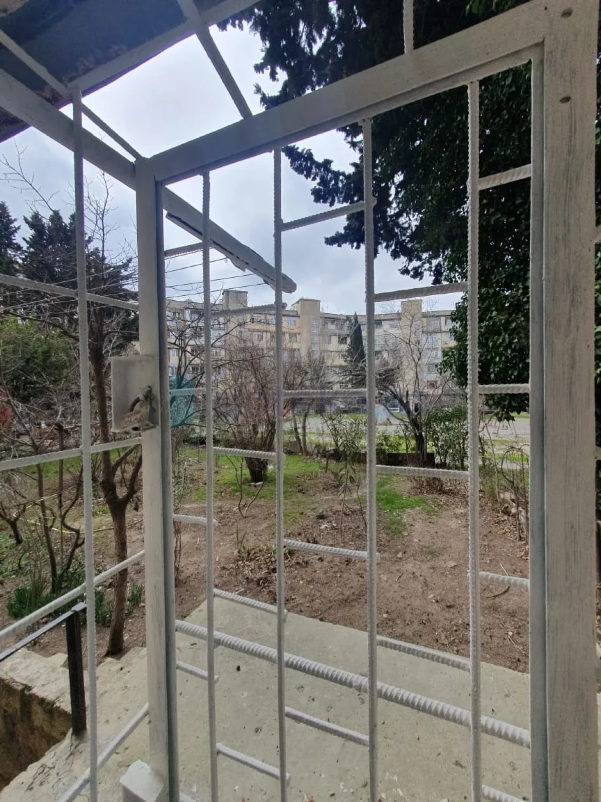 Satılır 2 otaqlı köhnə tikili 60 m²