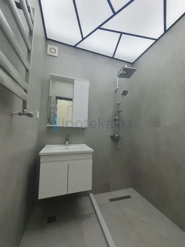 Satılır 2 otaqlı köhnə tikili 60 m²