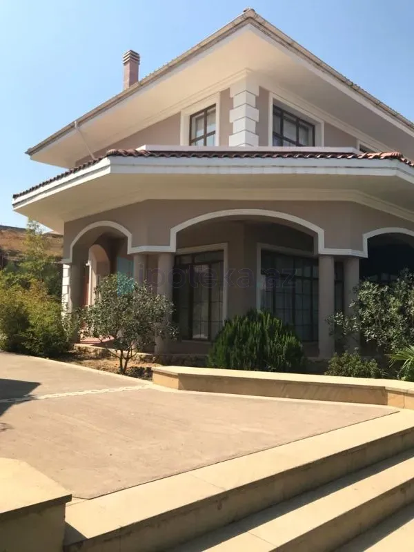 Satılır 5 otaqlı həyət evi 300 m²