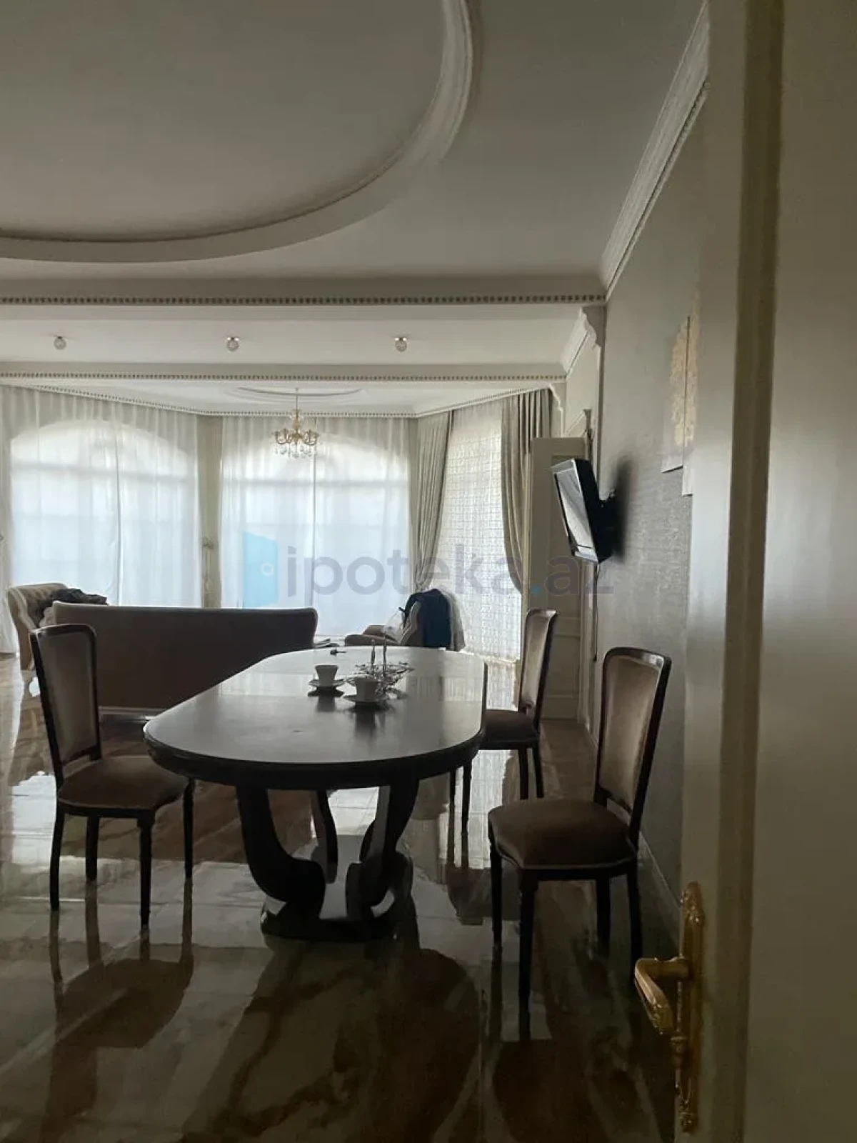 Satılır 5 otaqlı həyət evi 300 m²