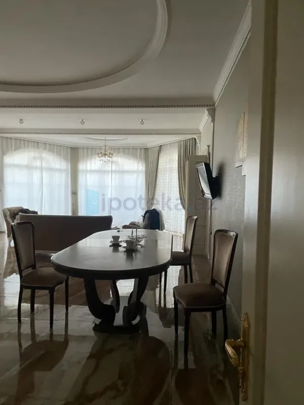 Satılır 5 otaqlı həyət evi 300 m²