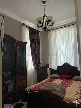 Satılır 5 otaqlı həyət evi 300 m²