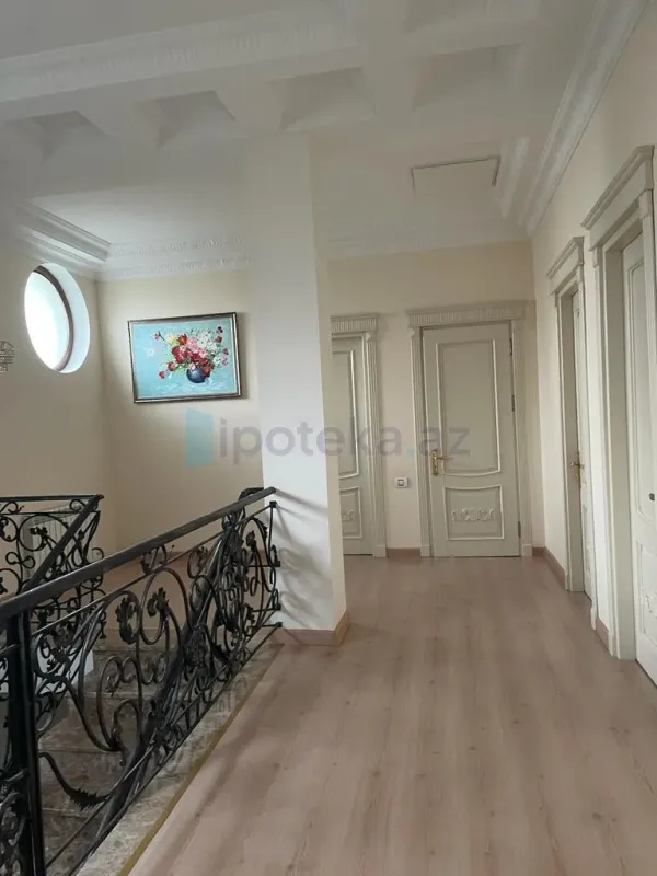 Satılır 5 otaqlı həyət evi 300 m²