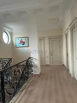 Satılır 5 otaqlı həyət evi 300 m²