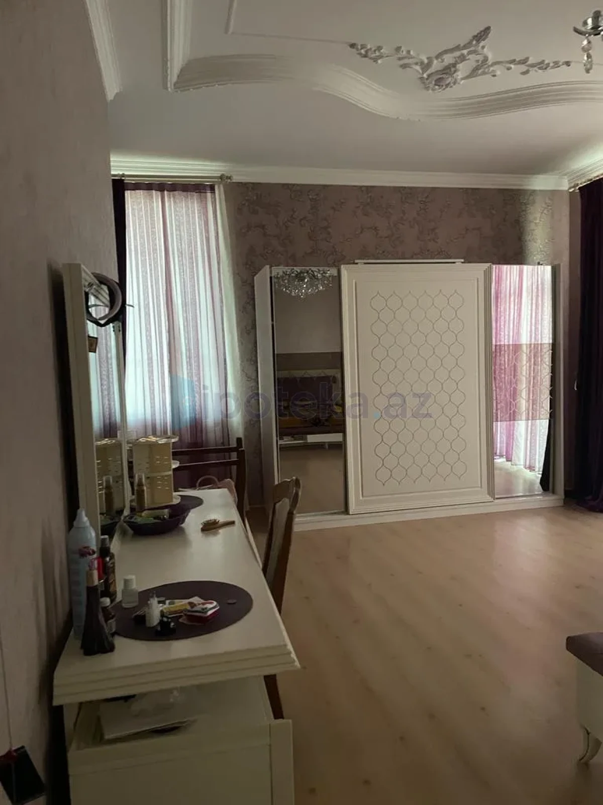 Satılır 5 otaqlı həyət evi 300 m²