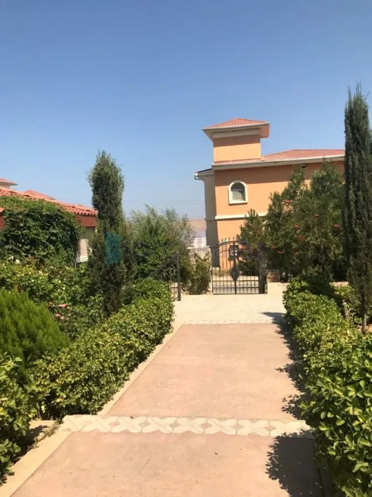 Satılır 5 otaqlı həyət evi 300 m²