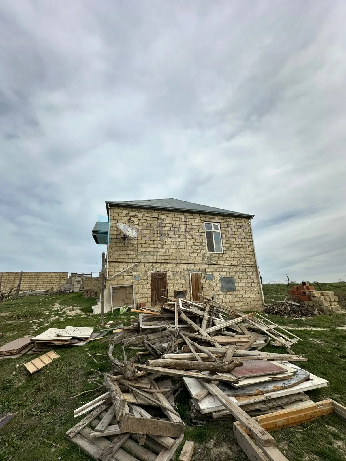 Satılır 3 otaqlı həyət evi 80 m²