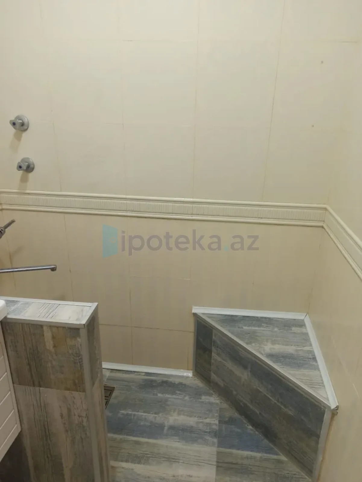 Satılır 4 otaqlı köhnə tikili 120 m²