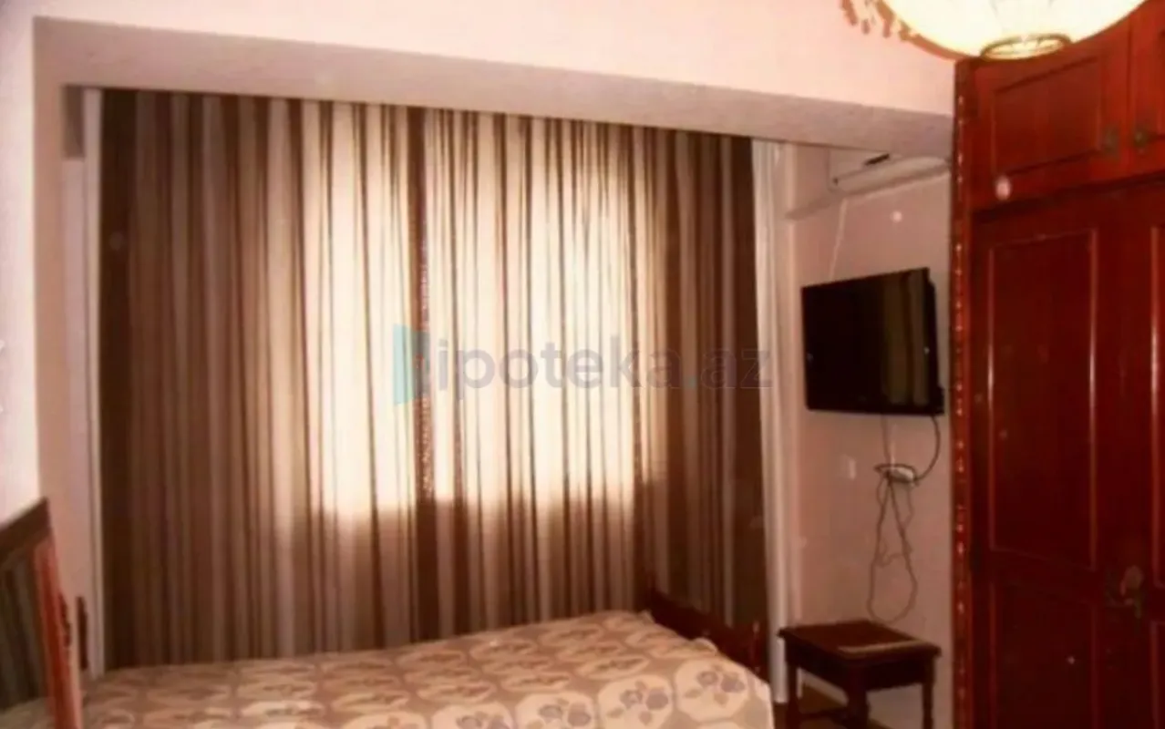 Satılır 4 otaqlı köhnə tikili 120 m²