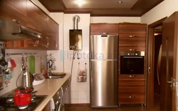 Satılır 4 otaqlı köhnə tikili 120 m²