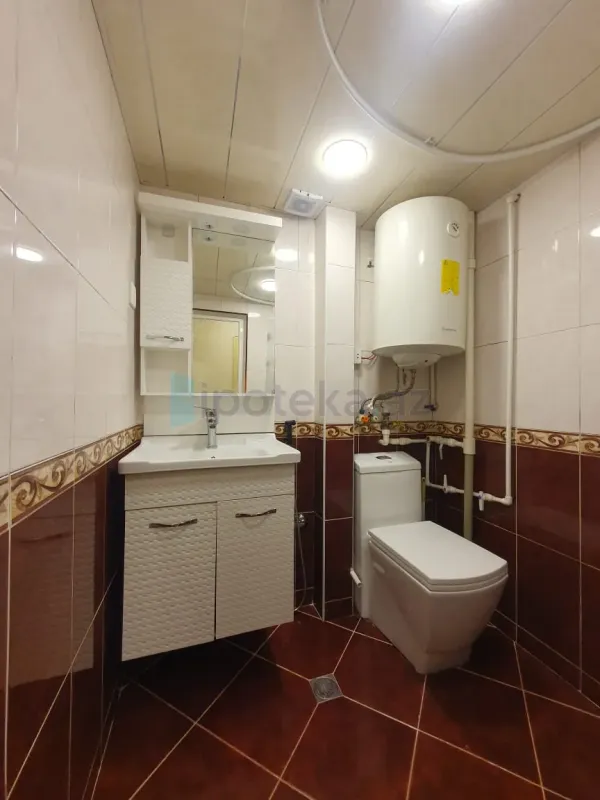 Satılır 2 otaqlı köhnə tikili 65 m²