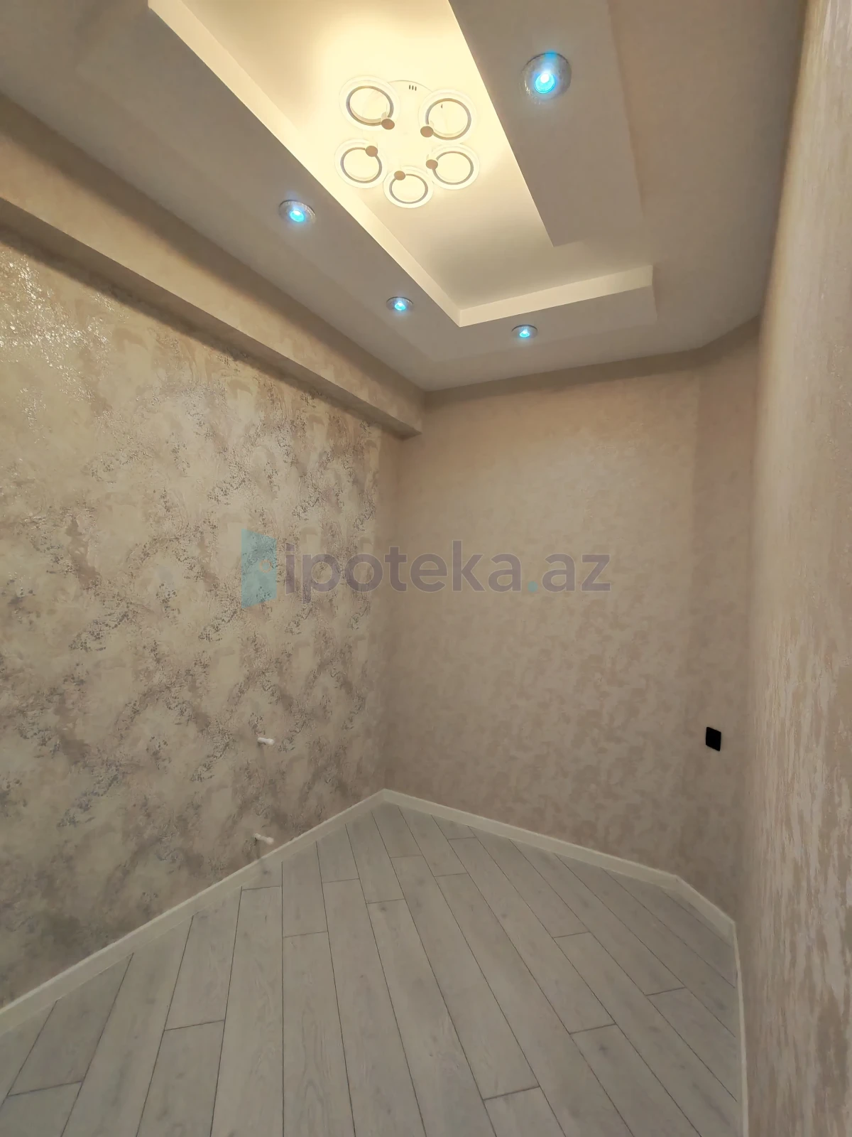 Satılır 4 otaqlı yeni tikili 97 m²