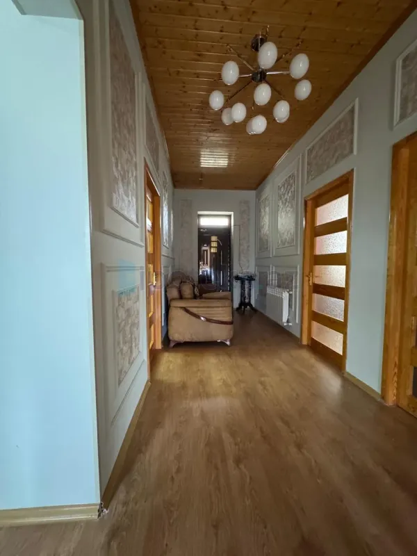 Satılır 5 otaqlı həyət evi 200 m²