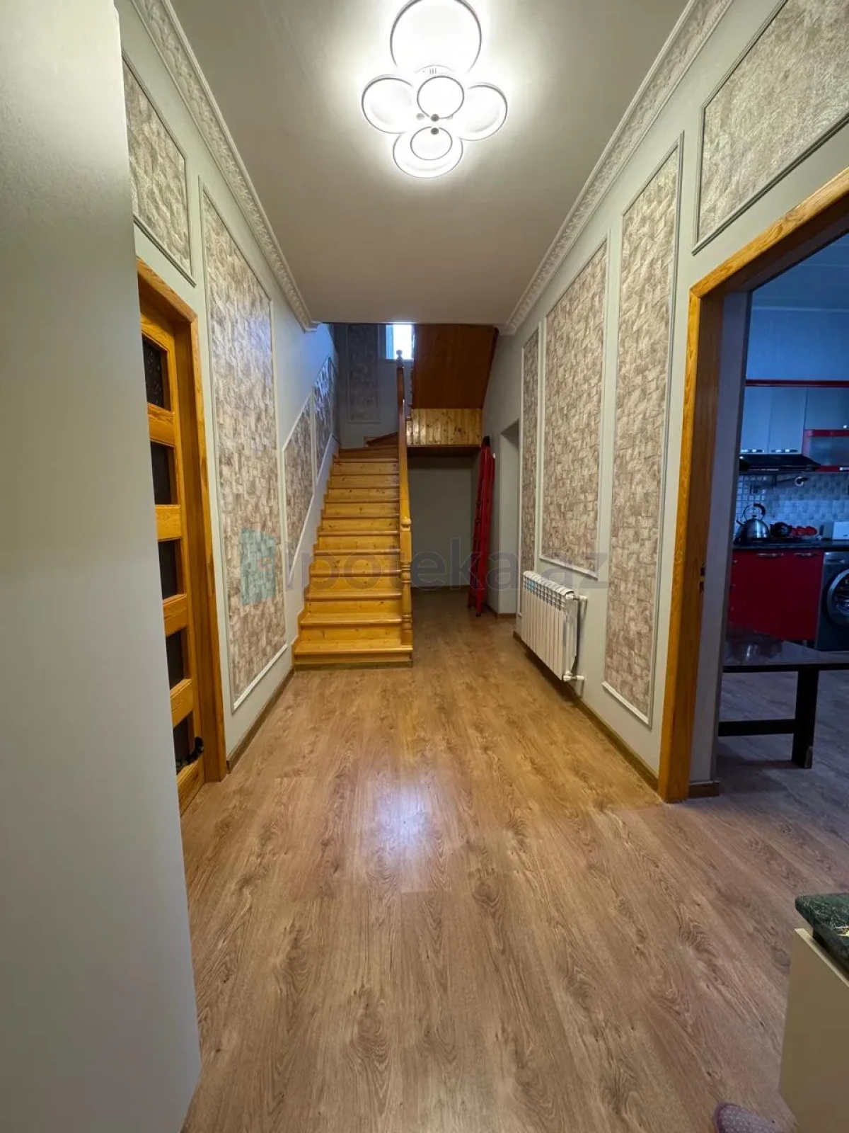 Satılır 5 otaqlı həyət evi 200 m²