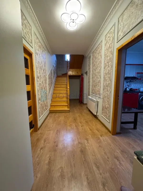Satılır 5 otaqlı həyət evi 200 m²