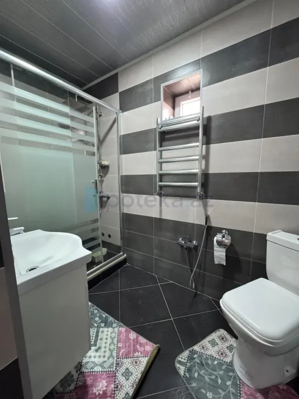 Satılır 5 otaqlı həyət evi 200 m²
