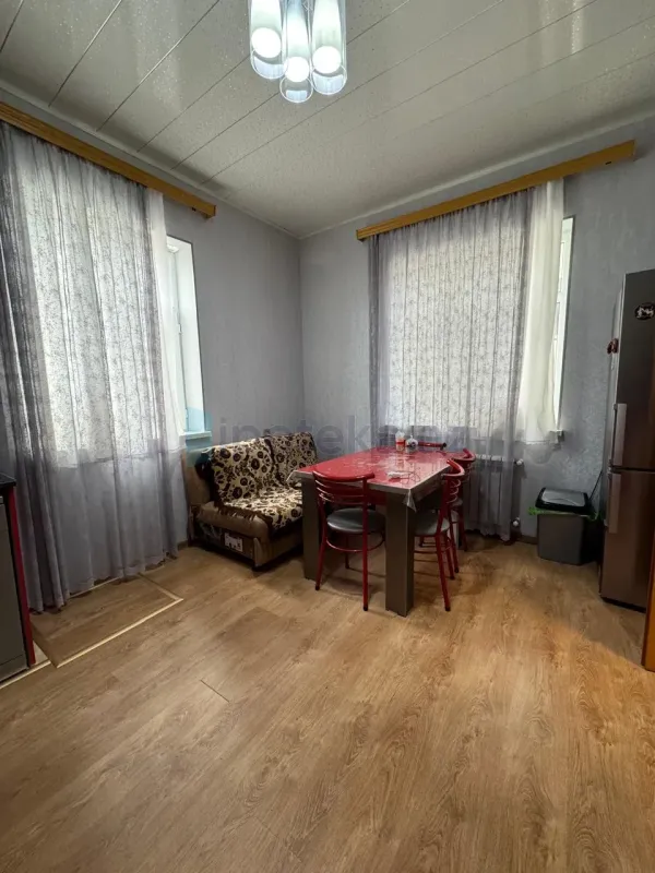 Satılır 5 otaqlı həyət evi 200 m²