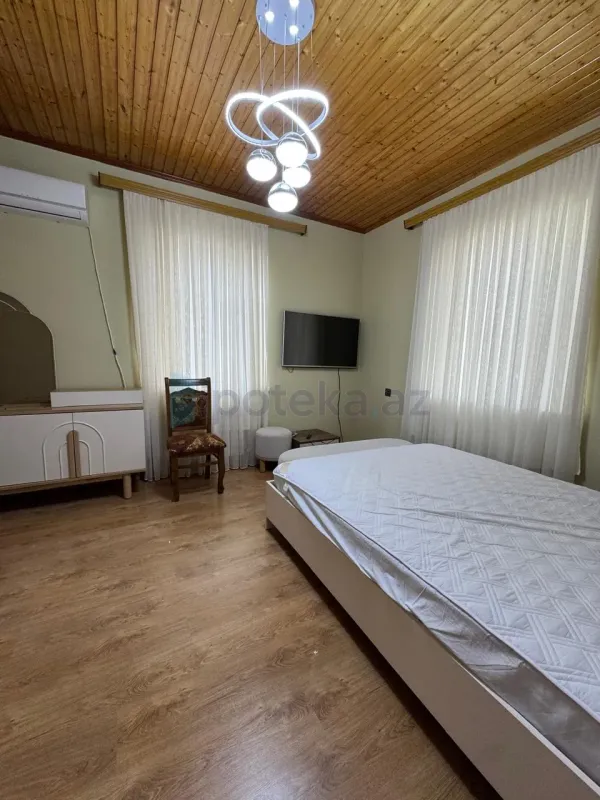 Satılır 5 otaqlı həyət evi 200 m²
